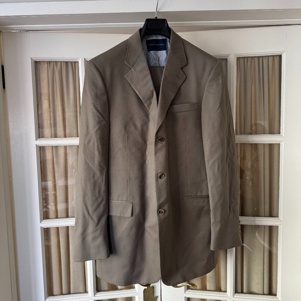 Men's Tommy Hilfiger Tan Suit SZ 40L 33W 100% Wool